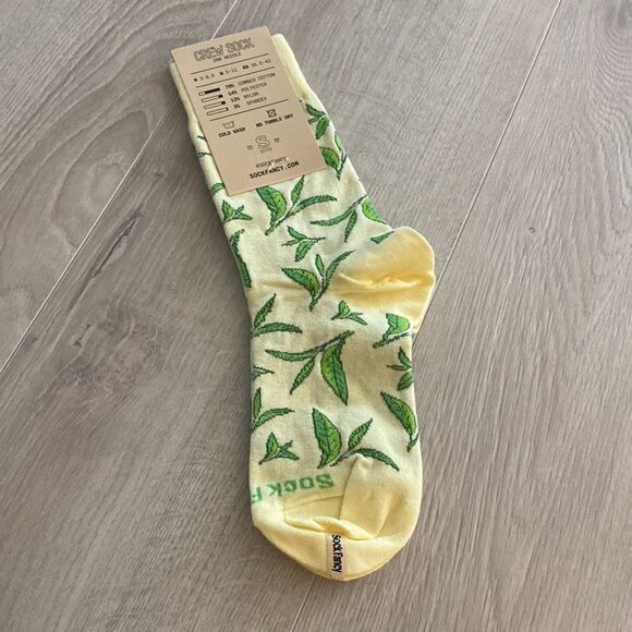 Sock Fancy Crew Socks NWT yellow/green leaves pattern & pink/pink S/M 2 pairs - Picture 4 of 6